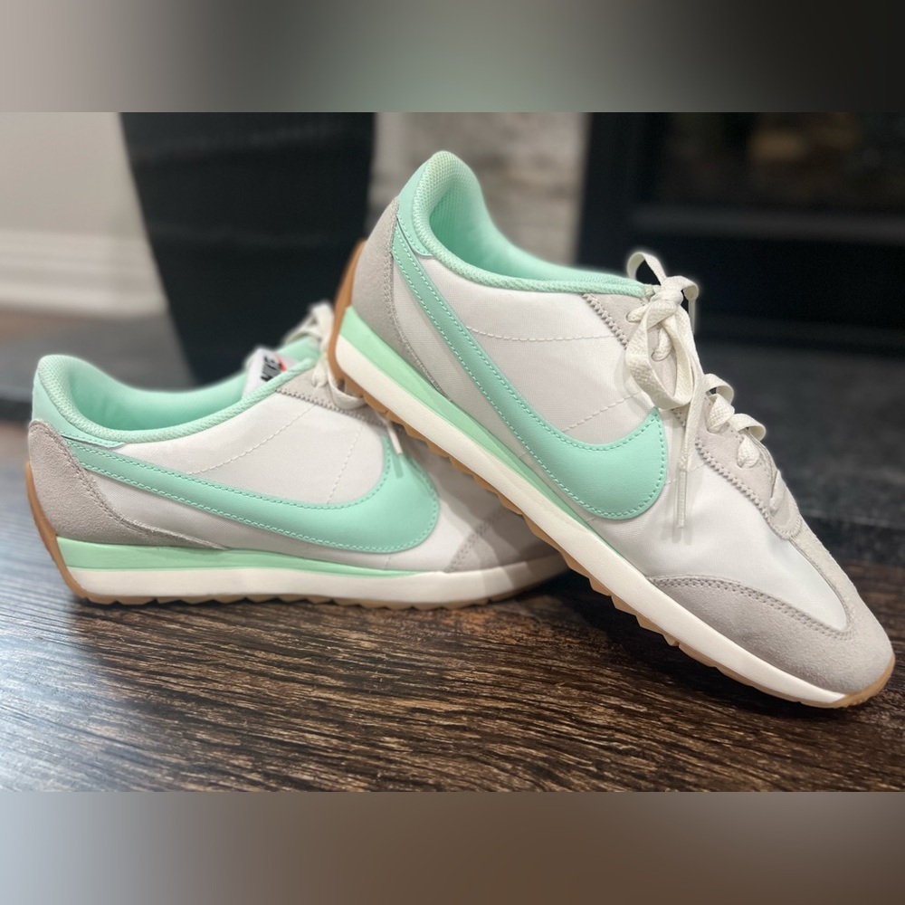 🎀BRAND NEW🎀 Womens Nike Shoes